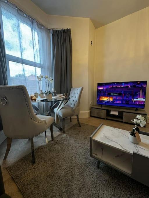 Апартаменты Entire 1Bed Stratford Westfield Лондон Экстерьер фото